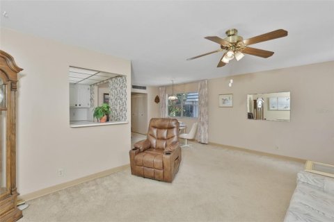 Condo in Sun City Center, Florida, 1 bedroom  № 2199750 - photo 15