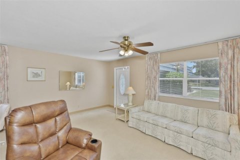 Condo in Sun City Center, Florida, 1 bedroom  № 2199750 - photo 14
