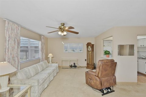 Condo in Sun City Center, Florida, 1 bedroom  № 2199750 - photo 2