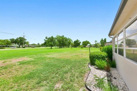 Condo in Sun City Center, Florida, 1 bedroom  № 2199750 - photo 9