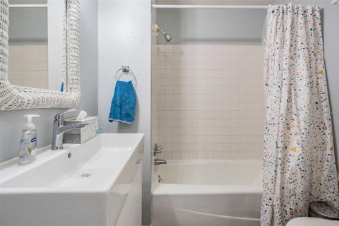 Casa en venta en Tampa, Florida, 3 dormitorios, 123.37 m2 № 1851522 - foto 24