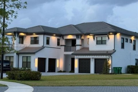 Casa en alquiler en Davie, Florida, 6 dormitorios, 574.32 m2 № 1851921 - foto 1