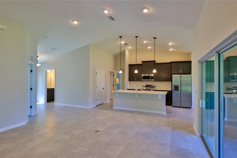 House in Palm Coast, Florida 4 bedrooms, 185.06 sq.m. № 1366562 - photo 3