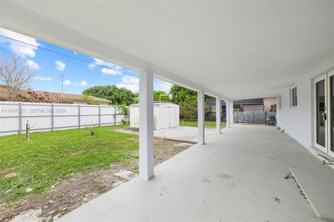 Casa en venta en Miami, Florida, 4 dormitorios, 118.91 m2 № 2003567 - foto 27