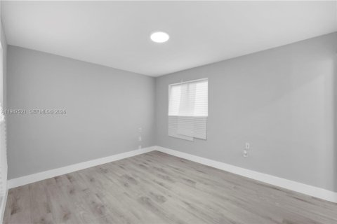 Casa en venta en Miami, Florida, 4 dormitorios, 118.91 m2 № 2003567 - foto 12