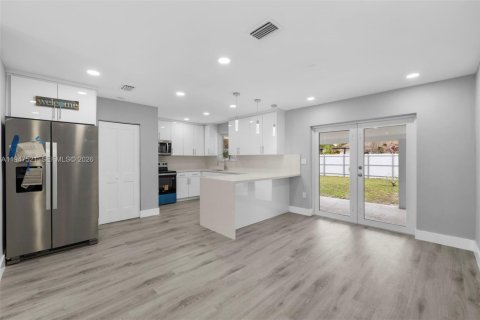 Casa en venta en Miami, Florida, 4 dormitorios, 118.91 m2 № 2003567 - foto 5