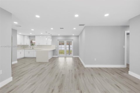 Casa en Miami, Florida 4 dormitorios, 118.91 m2 № 2003567