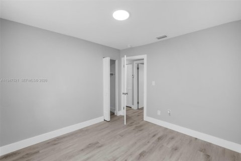 Casa en venta en Miami, Florida, 4 dormitorios, 118.91 m2 № 2003567 - foto 20