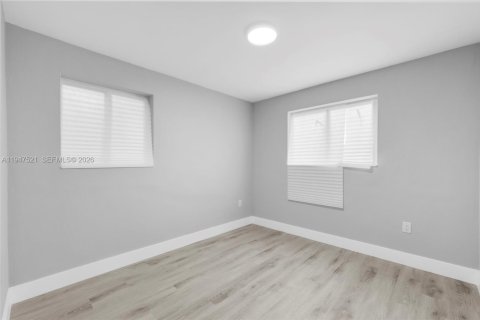 Casa en venta en Miami, Florida, 4 dormitorios, 118.91 m2 № 2003567 - foto 19