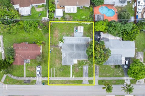 Casa en venta en Miami, Florida, 4 dormitorios, 118.91 m2 № 2003567 - foto 28