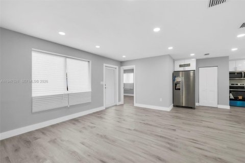 Casa en venta en Miami, Florida, 4 dormitorios, 118.91 m2 № 2003567 - foto 4