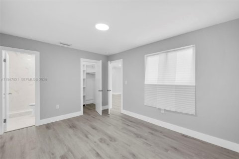 Casa en venta en Miami, Florida, 4 dormitorios, 118.91 m2 № 2003567 - foto 11