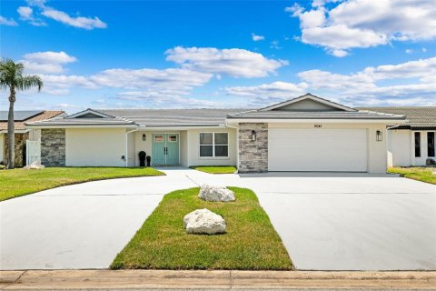 Casa en venta en New Port Richey, Florida, 3 dormitorios, 257.9 m2 № 2203260 - foto 2