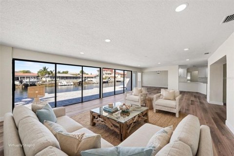 Casa en venta en New Port Richey, Florida, 3 dormitorios, 257.9 m2 № 2203260 - foto 24