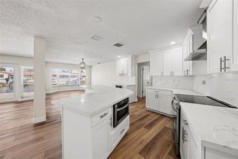 Casa en venta en New Port Richey, Florida, 3 dormitorios, 257.9 m2 № 2203260 - foto 19