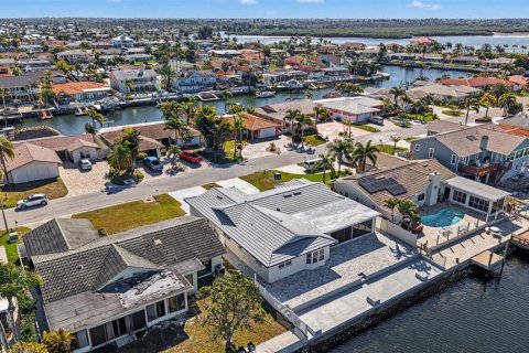 Casa en venta en New Port Richey, Florida, 3 dormitorios, 257.9 m2 № 2203260 - foto 13