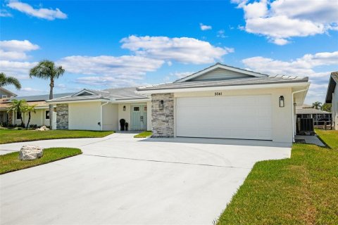 Casa en venta en New Port Richey, Florida, 3 dormitorios, 257.9 m2 № 2203260 - foto 8
