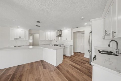 Casa en venta en New Port Richey, Florida, 3 dormitorios, 257.9 m2 № 2203260 - foto 18