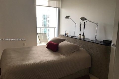 Condo in Miami, Florida, 1 bedroom  № 1875251 - photo 4