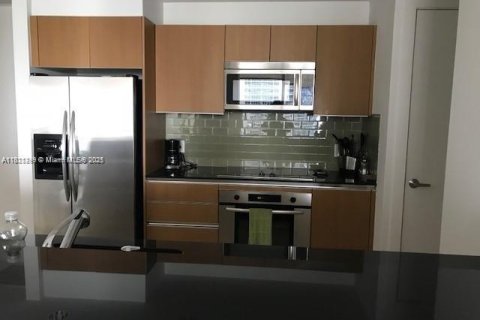 Condo in Miami, Florida, 1 bedroom  № 1875251 - photo 3