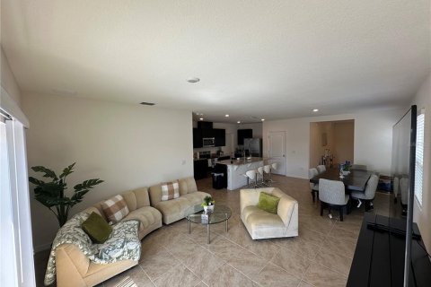 House in Eagle Lake, Florida 5 bedrooms, 234.3 sq.m. № 1659202 - photo 3