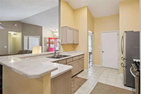 House in Clermont, Florida 3 bedrooms, 153.66 sq.m. № 2408606 - photo 8