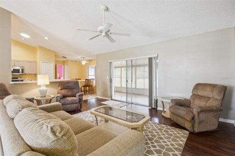 House in Clermont, Florida 3 bedrooms, 153.66 sq.m. № 2408606 - photo 4