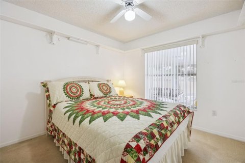 House in Clermont, Florida 3 bedrooms, 153.66 sq.m. № 2408606 - photo 16