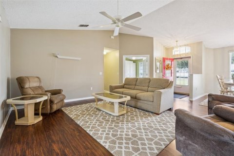 House in Clermont, Florida 3 bedrooms, 153.66 sq.m. № 2408606 - photo 2