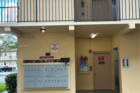 Copropriété à louer à Hollywood, Floride: 2 chambres, 94.3 m2 № 2000859 - photo 4