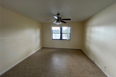 Copropriété à louer à Hollywood, Floride: 2 chambres, 94.3 m2 № 2000859 - photo 16