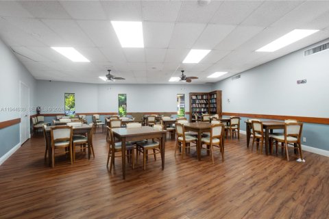 Copropriété à louer à Hollywood, Floride: 2 chambres, 94.3 m2 № 2000859 - photo 27