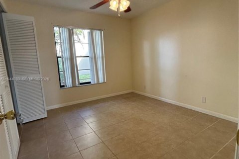 Copropriété à louer à Hollywood, Floride: 2 chambres, 94.3 m2 № 2000859 - photo 12