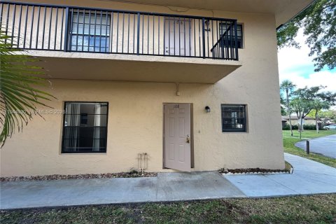 Copropriété à louer à Hollywood, Floride: 2 chambres, 94.3 m2 № 2000859 - photo 5