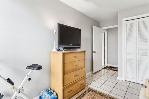 Condo in Holiday, Florida, 2 bedrooms № 2108267 - photo 25