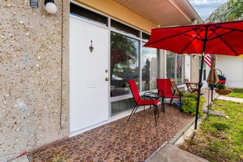 Condo in Holiday, Florida, 2 bedrooms № 2108267 - photo 29