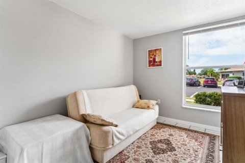 Condo in Holiday, Florida, 2 bedrooms № 2108267 - photo 23