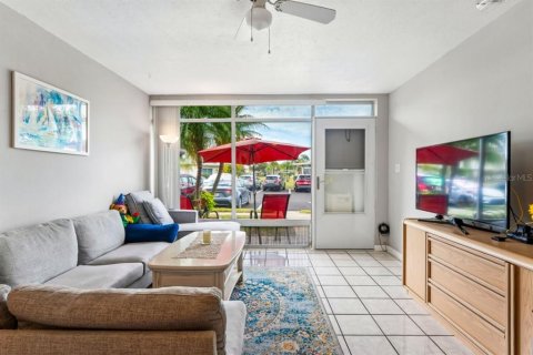 Condo in Holiday, Florida, 2 bedrooms № 2108267 - photo 7