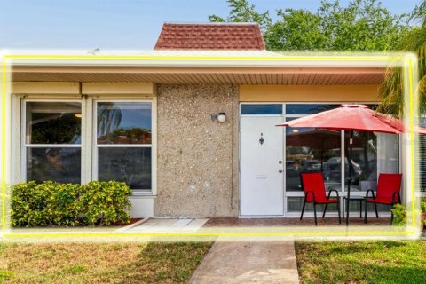 Condo in Holiday, Florida, 2 bedrooms № 2108267 - photo 2