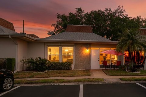 Condo in Holiday, Florida, 2 bedrooms № 2108267 - photo 3