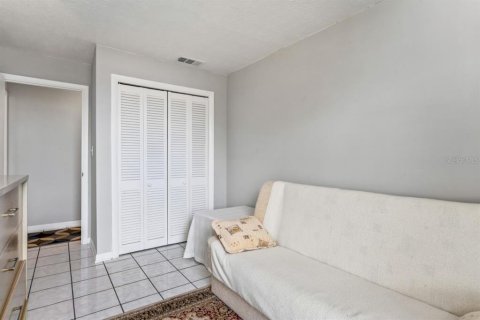 Condo in Holiday, Florida, 2 bedrooms № 2108267 - photo 24