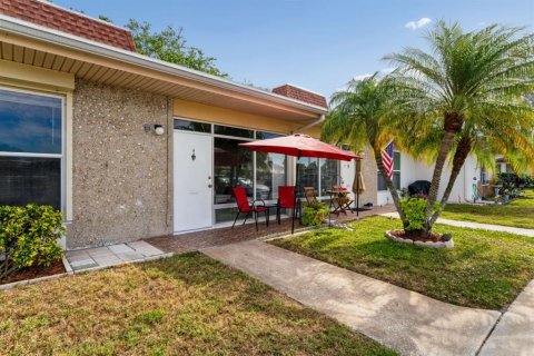 Condo in Holiday, Florida, 2 bedrooms № 2108267 - photo 27