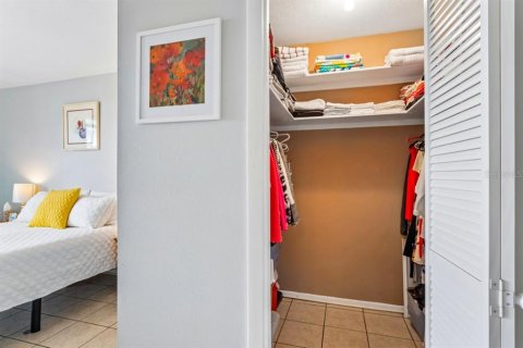 Condo in Holiday, Florida, 2 bedrooms № 2108267 - photo 18