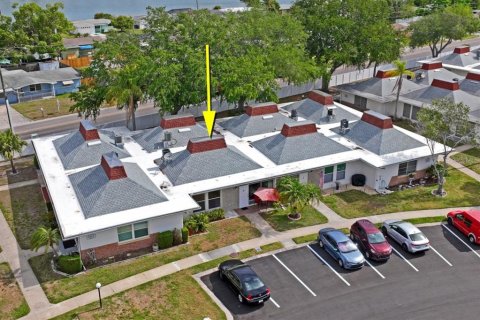 Condo in Holiday, Florida, 2 bedrooms № 2108267 - photo 4