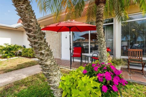 Condo in Holiday, Florida, 2 bedrooms № 2108267 - photo 28