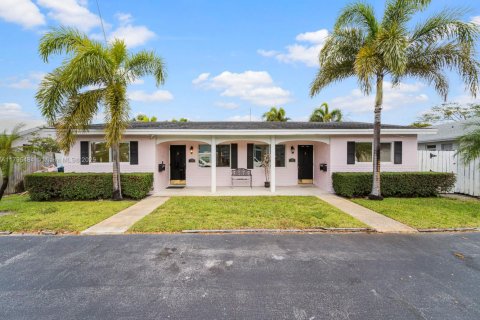 Снять в аренду квартиру в Форт-Лодердейл, Флорида 2 спальни, 188.41м2, № 1959392 - фото 1