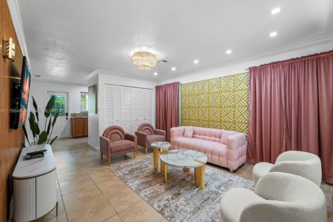 Снять в аренду квартиру в Форт-Лодердейл, Флорида 2 спальни, 188.41м2, № 1959392 - фото 9