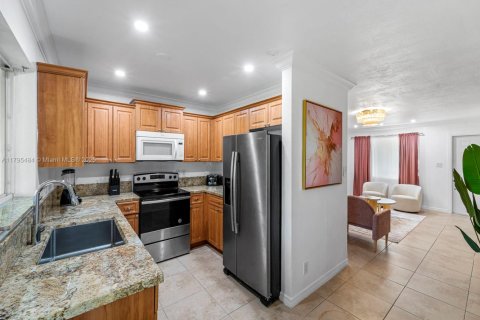 Снять в аренду квартиру в Форт-Лодердейл, Флорида 2 спальни, 188.41м2, № 1959392 - фото 8