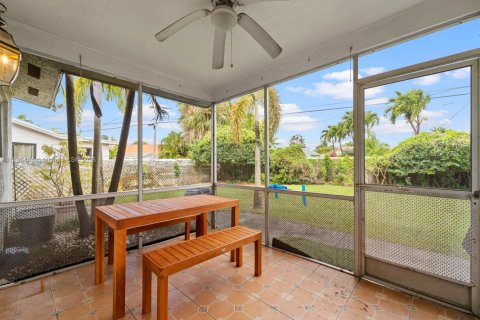 Снять в аренду квартиру в Форт-Лодердейл, Флорида 2 спальни, 188.41м2, № 1959392 - фото 7