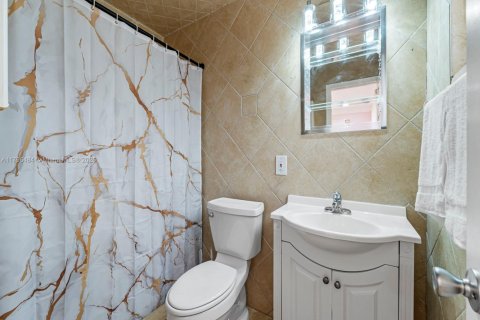 Снять в аренду квартиру в Форт-Лодердейл, Флорида 2 спальни, 188.41м2, № 1959392 - фото 6